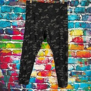CORE IO Black Camo Camouflage  leggings size XL 26" Inseam